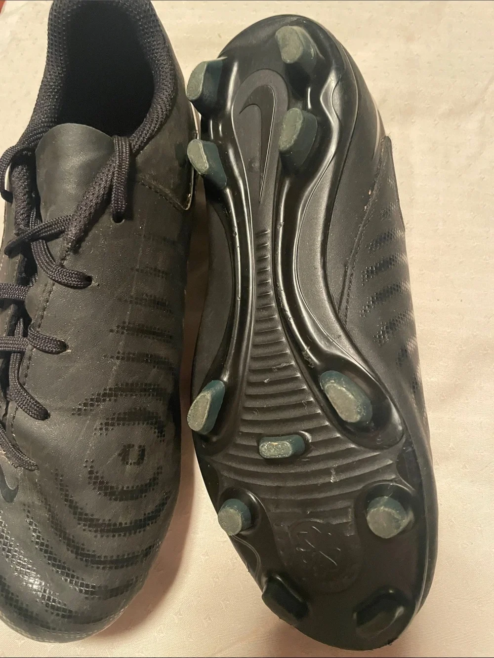 Nike Girls Black Athletic Lace-Up Soccer Shoes